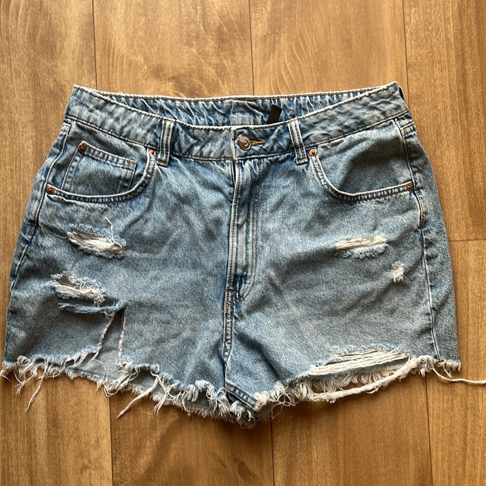 H&M Divided Distressed Jean shorts